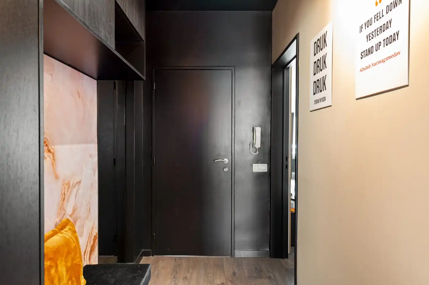 Keurig gerenoveerd, gelijkvloers appt. met 2 slpk., terrasje en garagebox foto 15