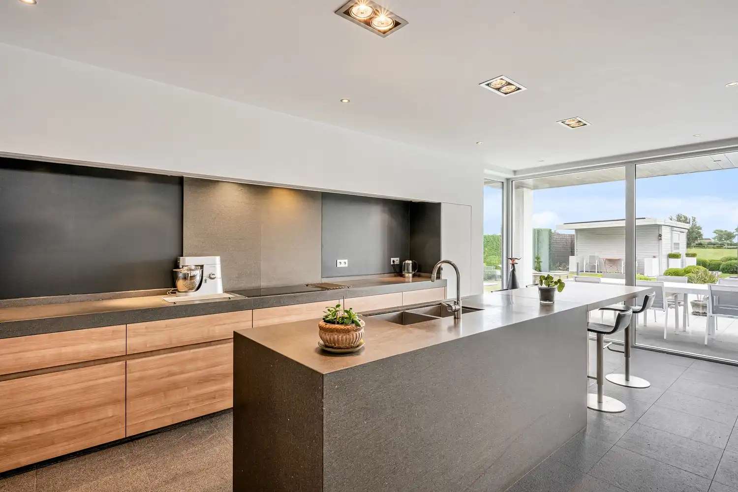 Exclusieve villa met zwembad en adembenemende polderzichten foto 9