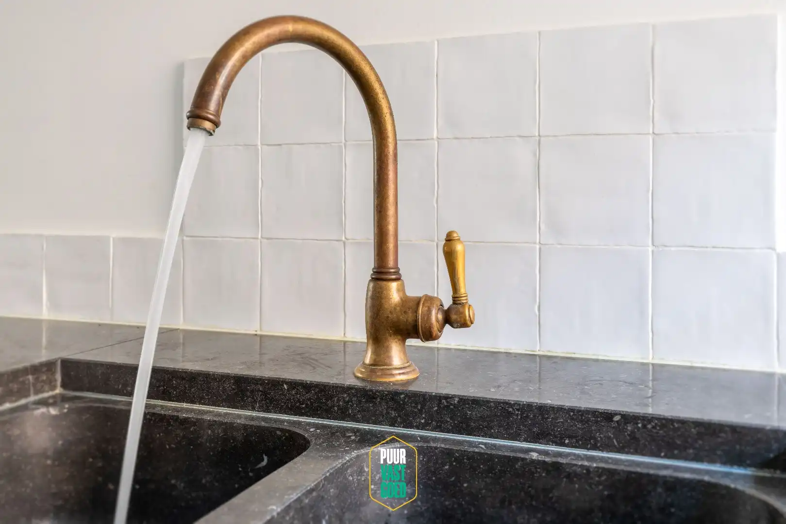 Prachtig gerestaureerde hoekwoning met dubbele garage bij 't Zand foto 12