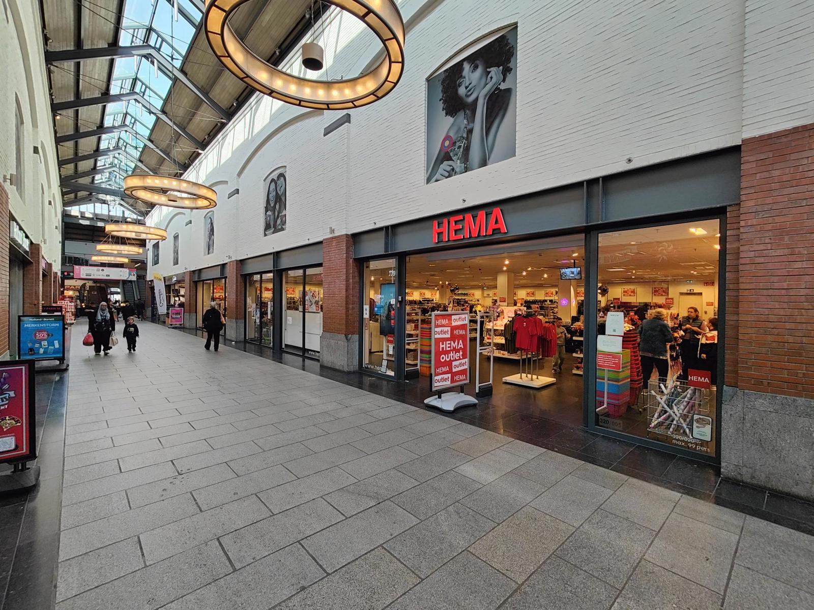 Shopping Center den Tir foto 2