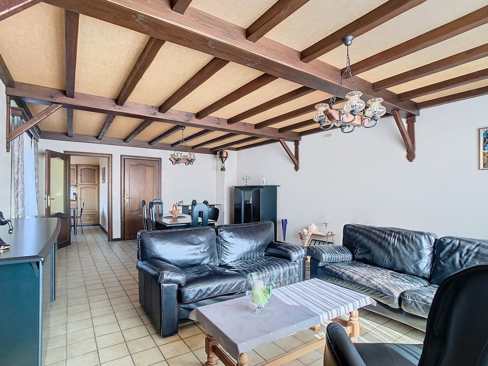Ruime Woning met 3 SLPK, tuin, opslagruimte én magazijn! foto 4
