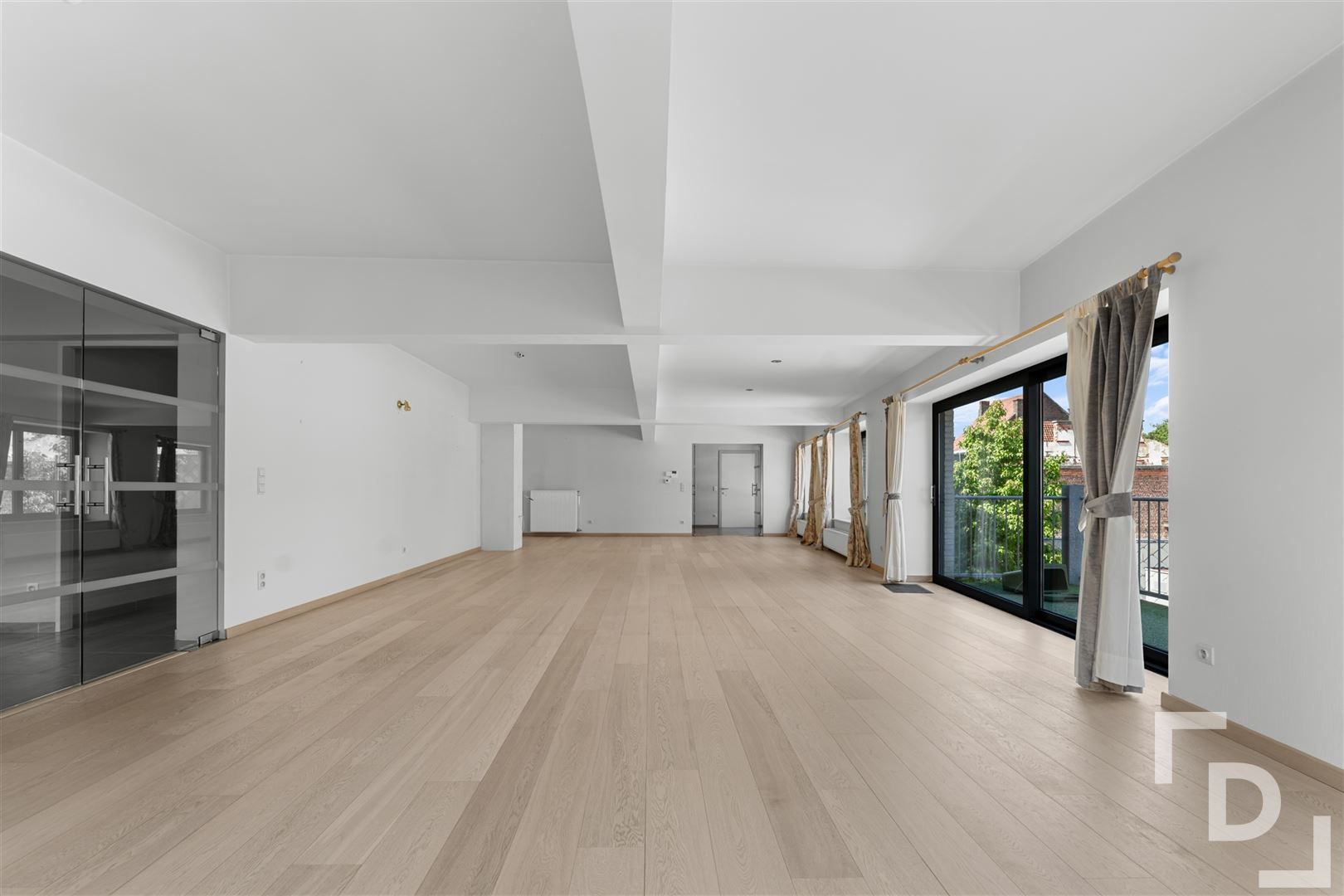 Appartement van ca 300m² op toplocatie in Ieper foto 2