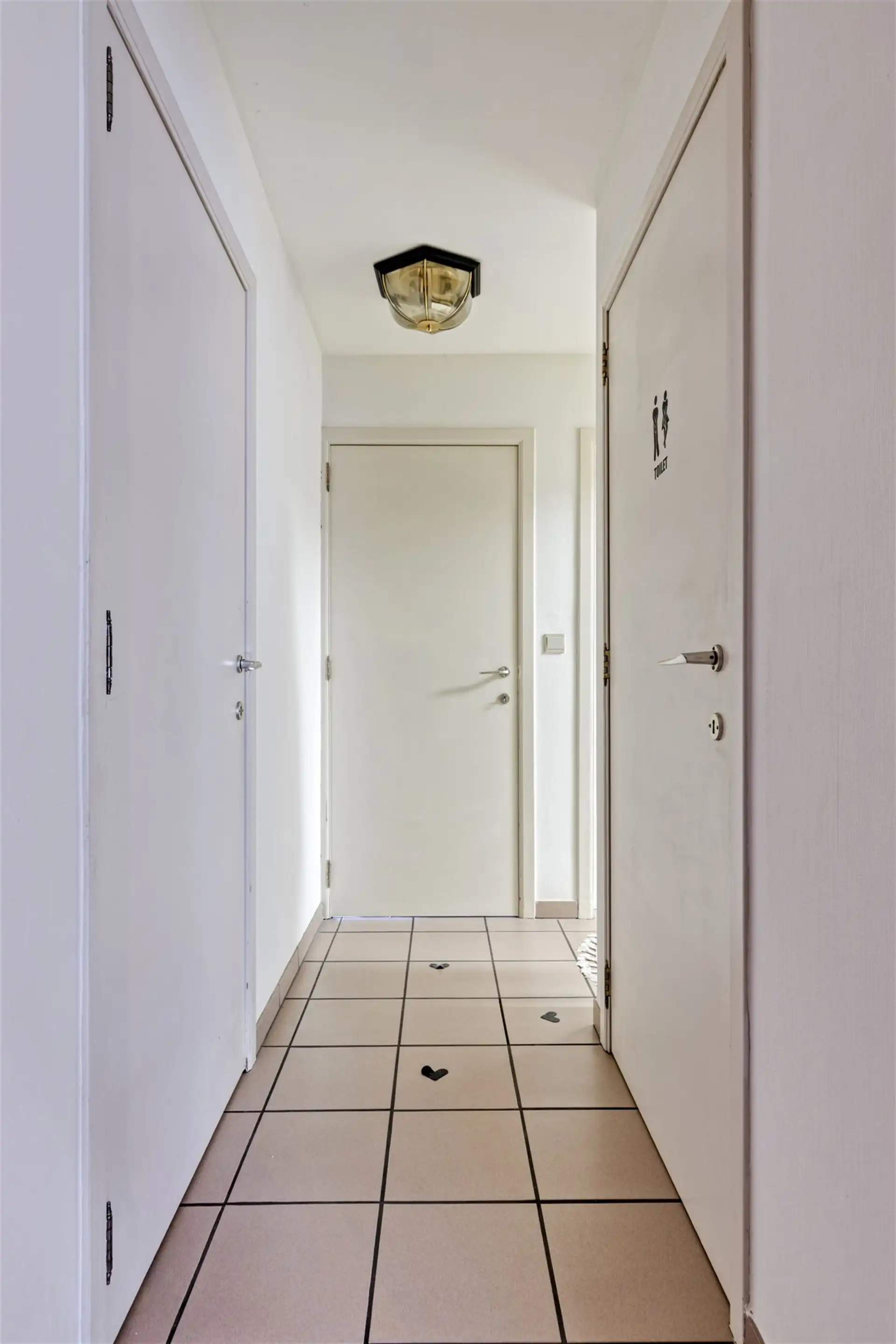 Instapklaar app. met 2 slaapkamers, terras en garage. foto 12