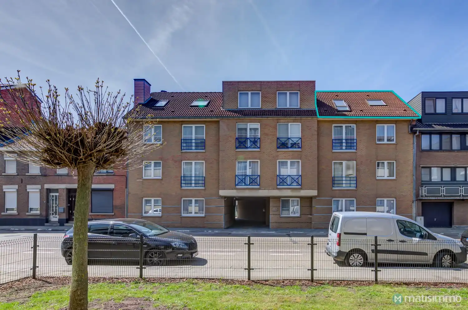 INSTAPKLAAR APPARTEMENT MET GARAGE AAN DE STADSRAND VAN TONGEREN foto {{pictureIndex}}