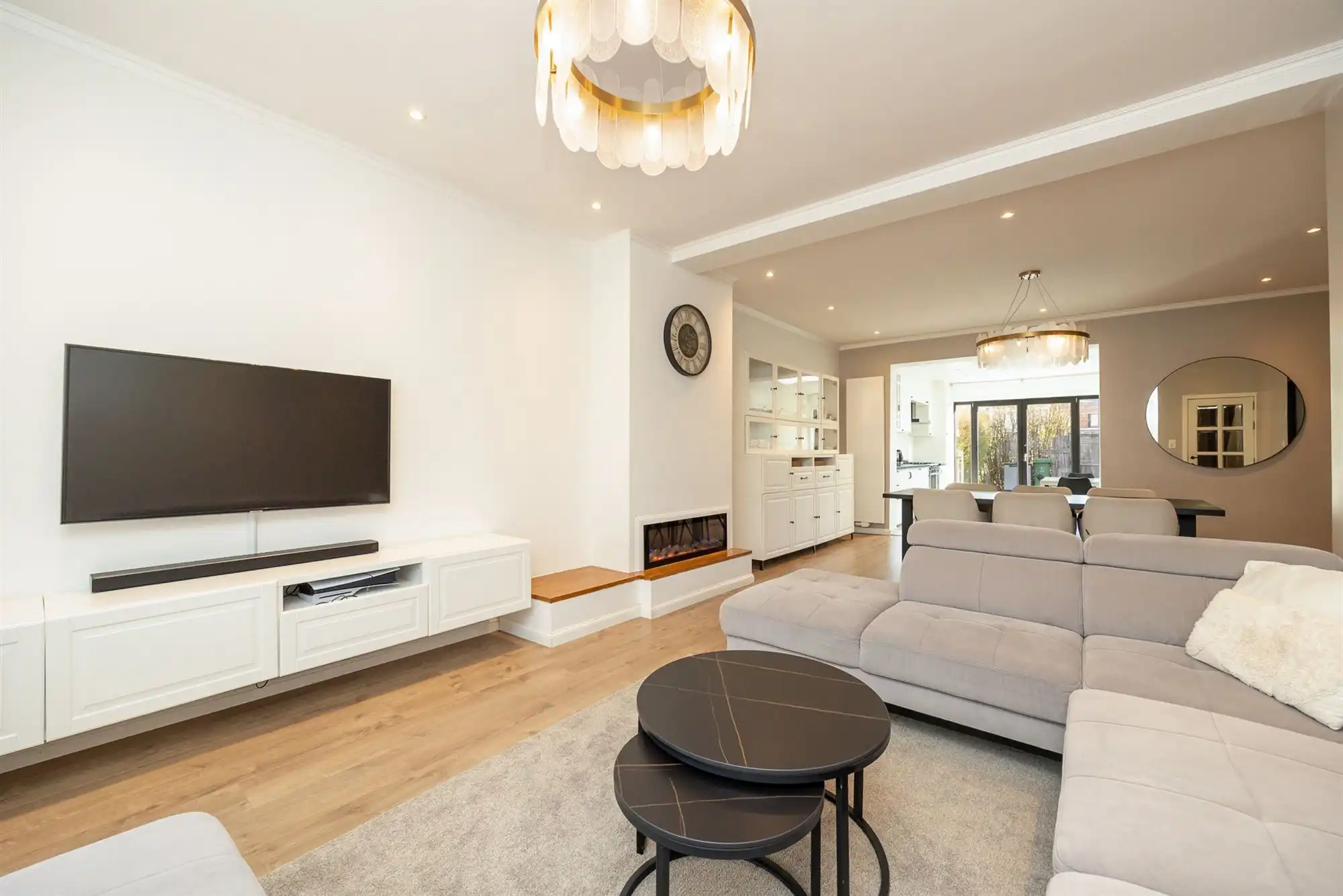 Gerenoveerde eengezinswoning met 3 slpk. en tuin foto 3