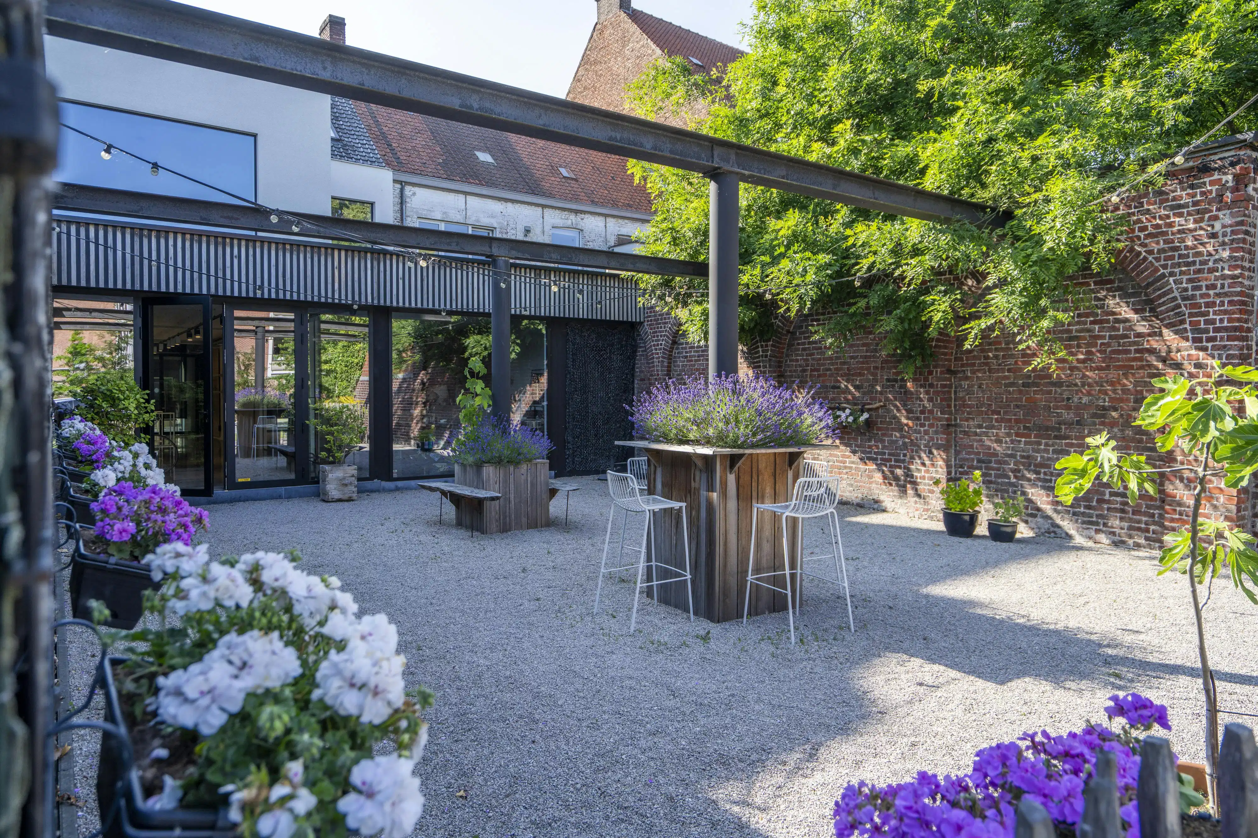 Prachtig gerenoveerde herenwoning te koop met uitweg  foto 34