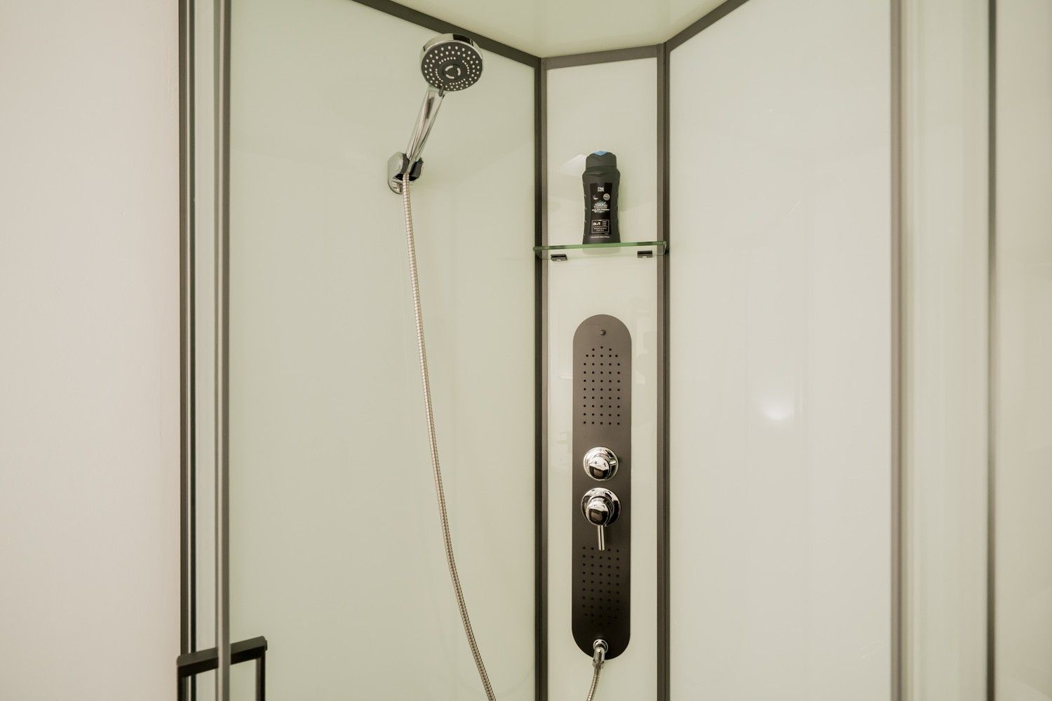 Gerenoveerde dijkwoning met prachtige verzichten! foto 18