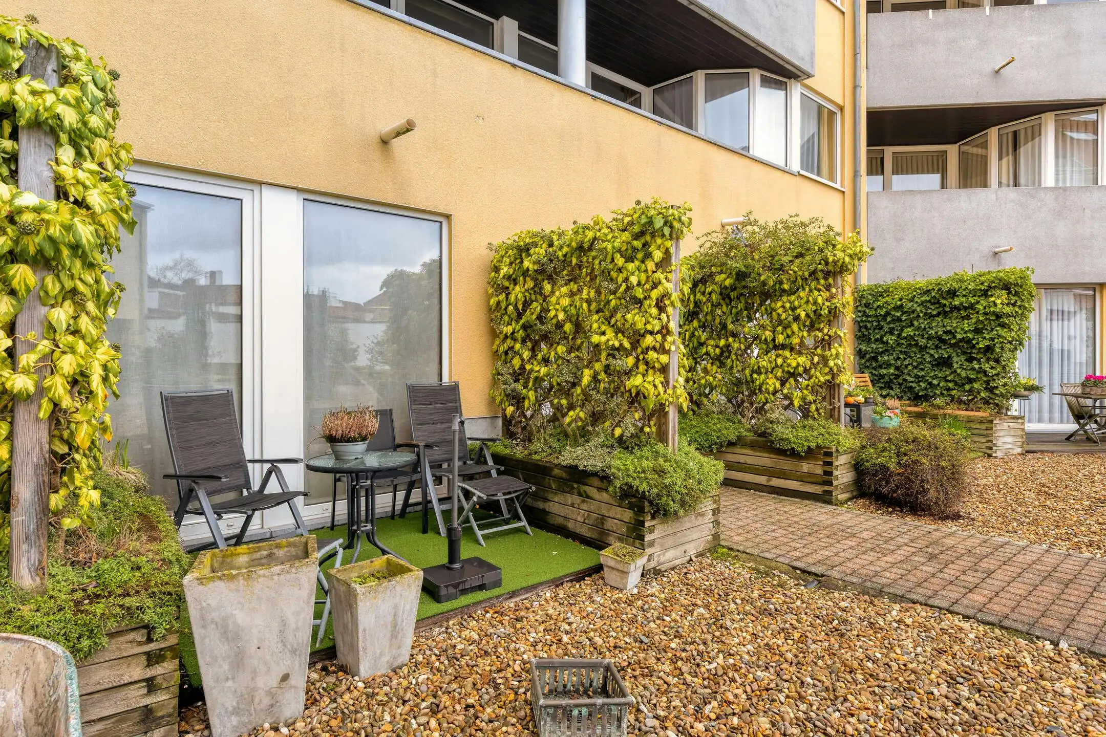 Lichtrijk 2 slaapkamer gelijkvloers appartement te koop foto 4