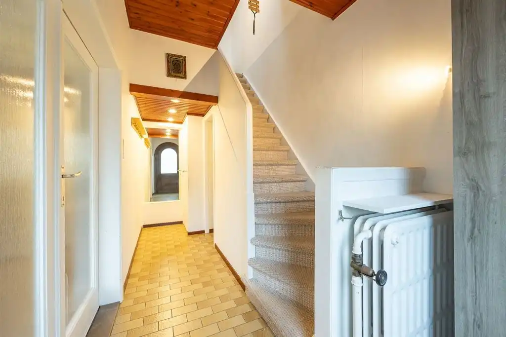 Gezellige woning met ruime garage en stadskoer foto 10