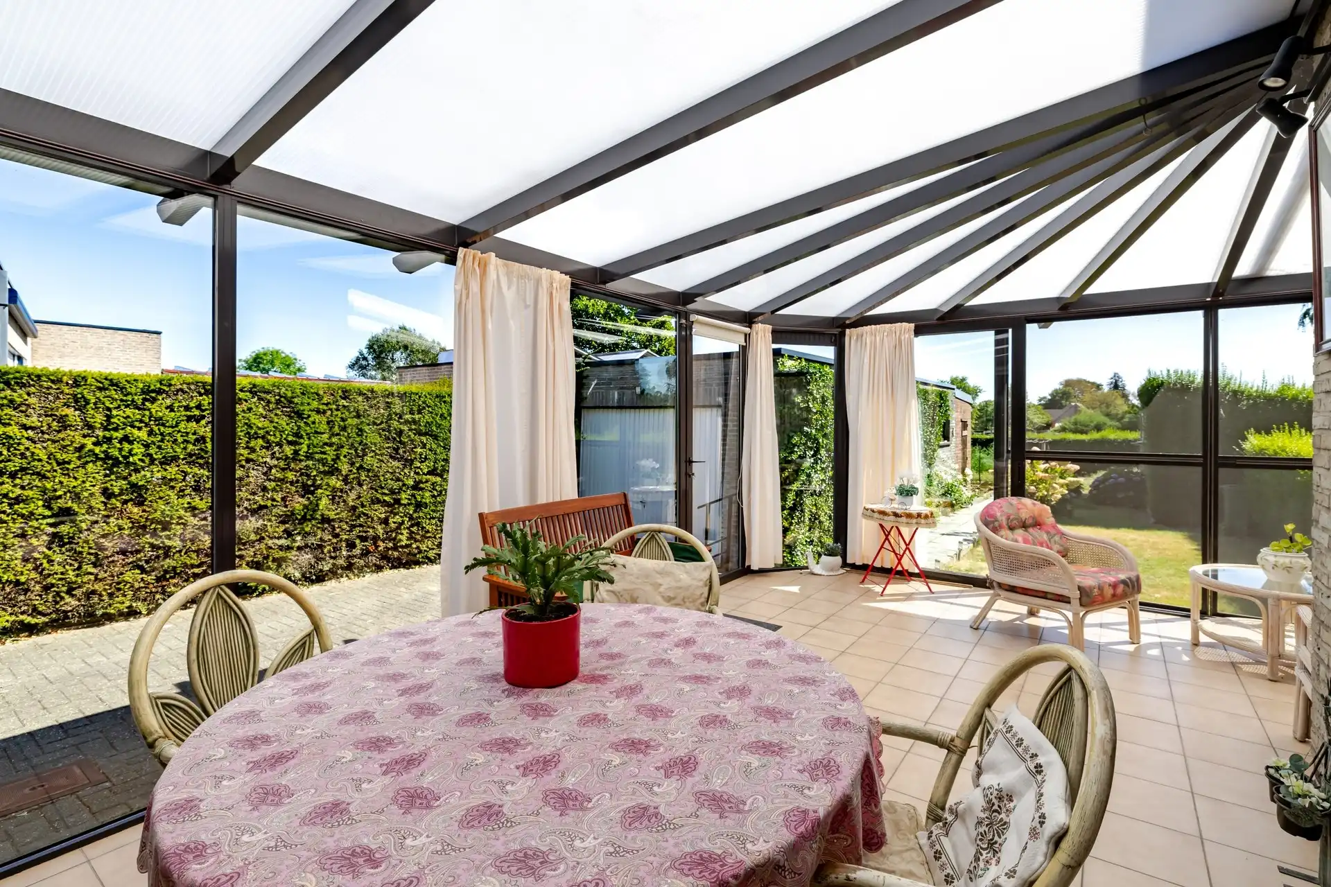 Statige woning met 3 slks, zuidgerichte tuin en veel parkeermogelijkheid foto 10