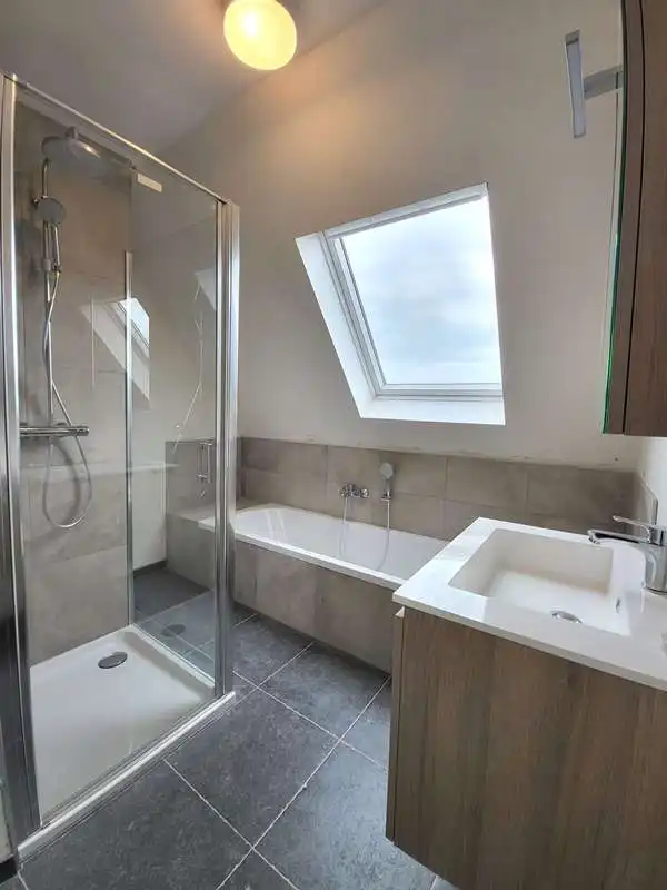 Duplex met 3 slaapkamers, Terras en Autostandplaatrs te huur in Zedelgem foto 5