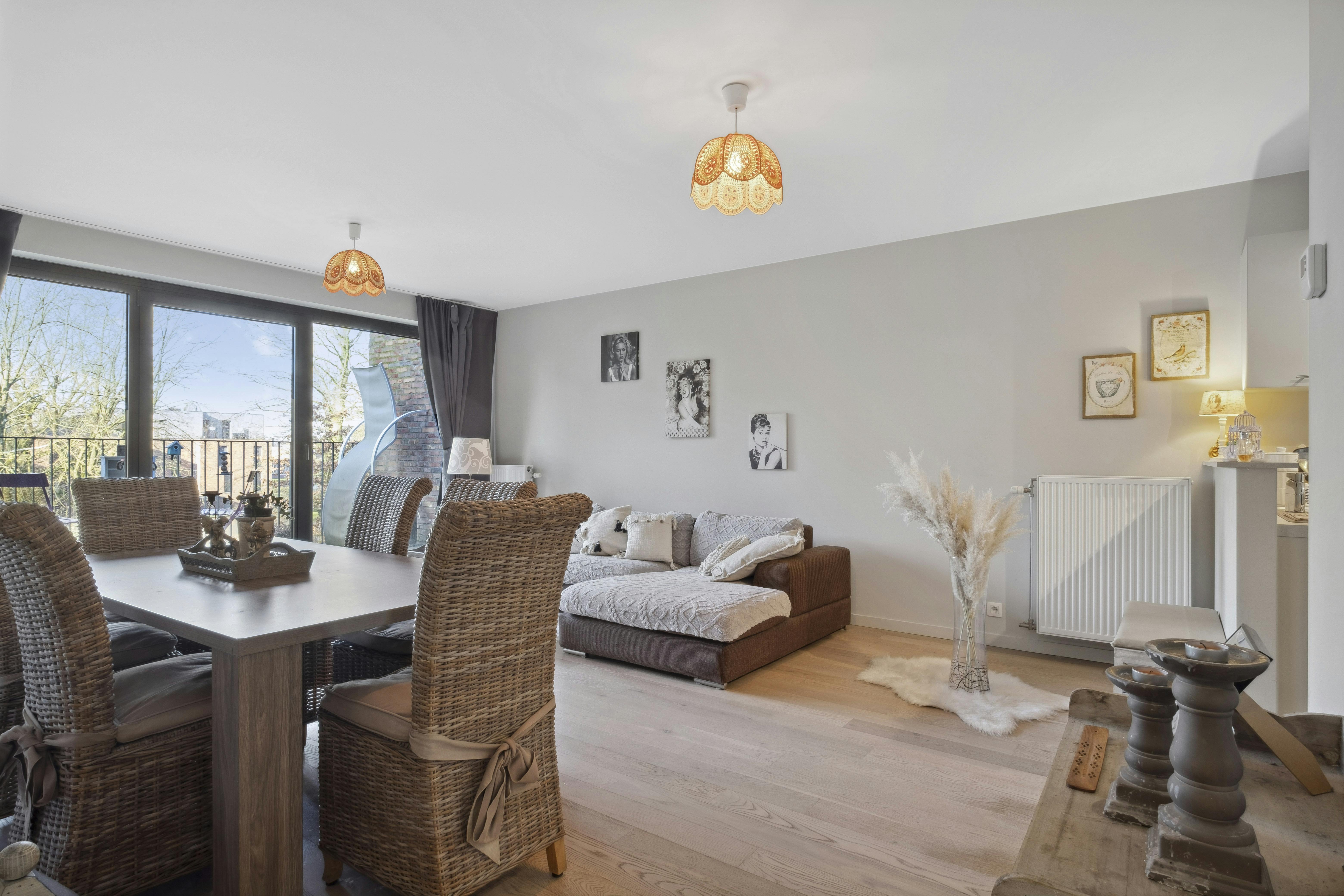 Stijlvol appartement met 2 slaapkamers en 2 autostaanplaatsen foto 4