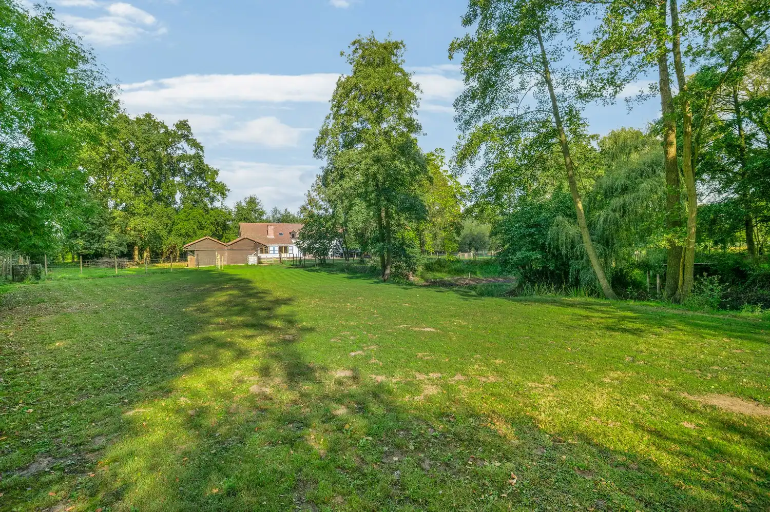 Charmante hoeve in een oase van groen foto 27