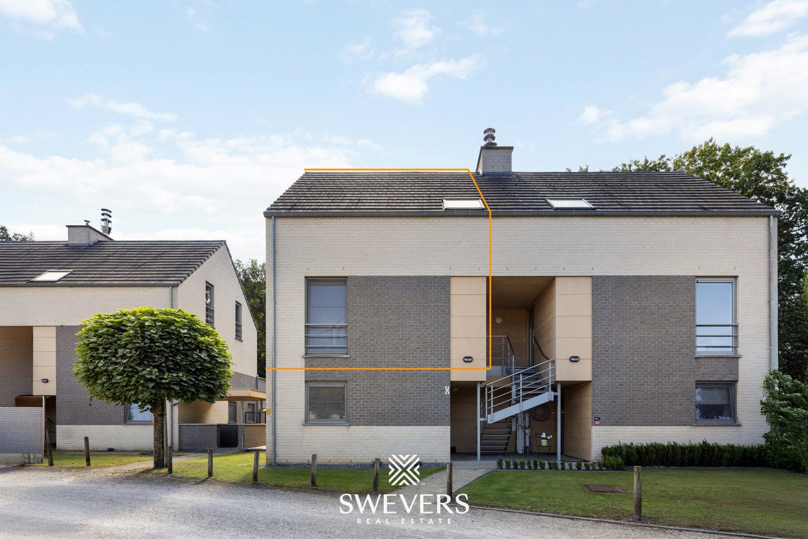 Ruim duplex-appartement van 115 m² met 3 slaapkamers en gunstig EPC B  foto {{pictureIndex}}