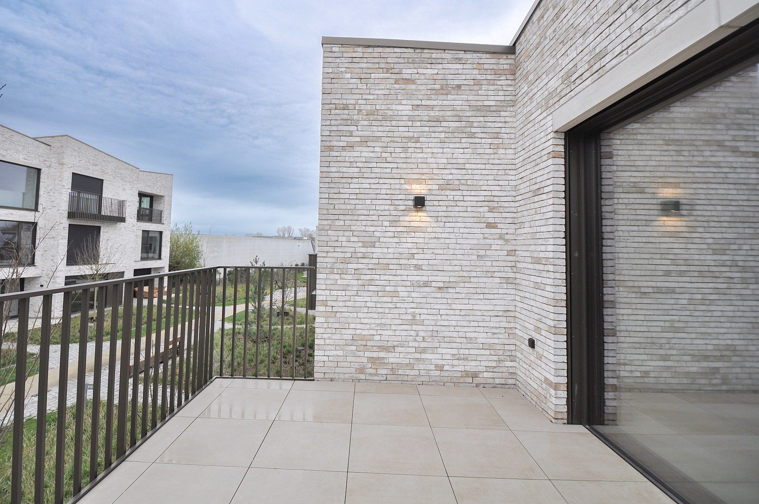 Nieuwbouw BEN-woning(bijna energie neutrale woning) in een autovrije, groene omgeving. foto 5