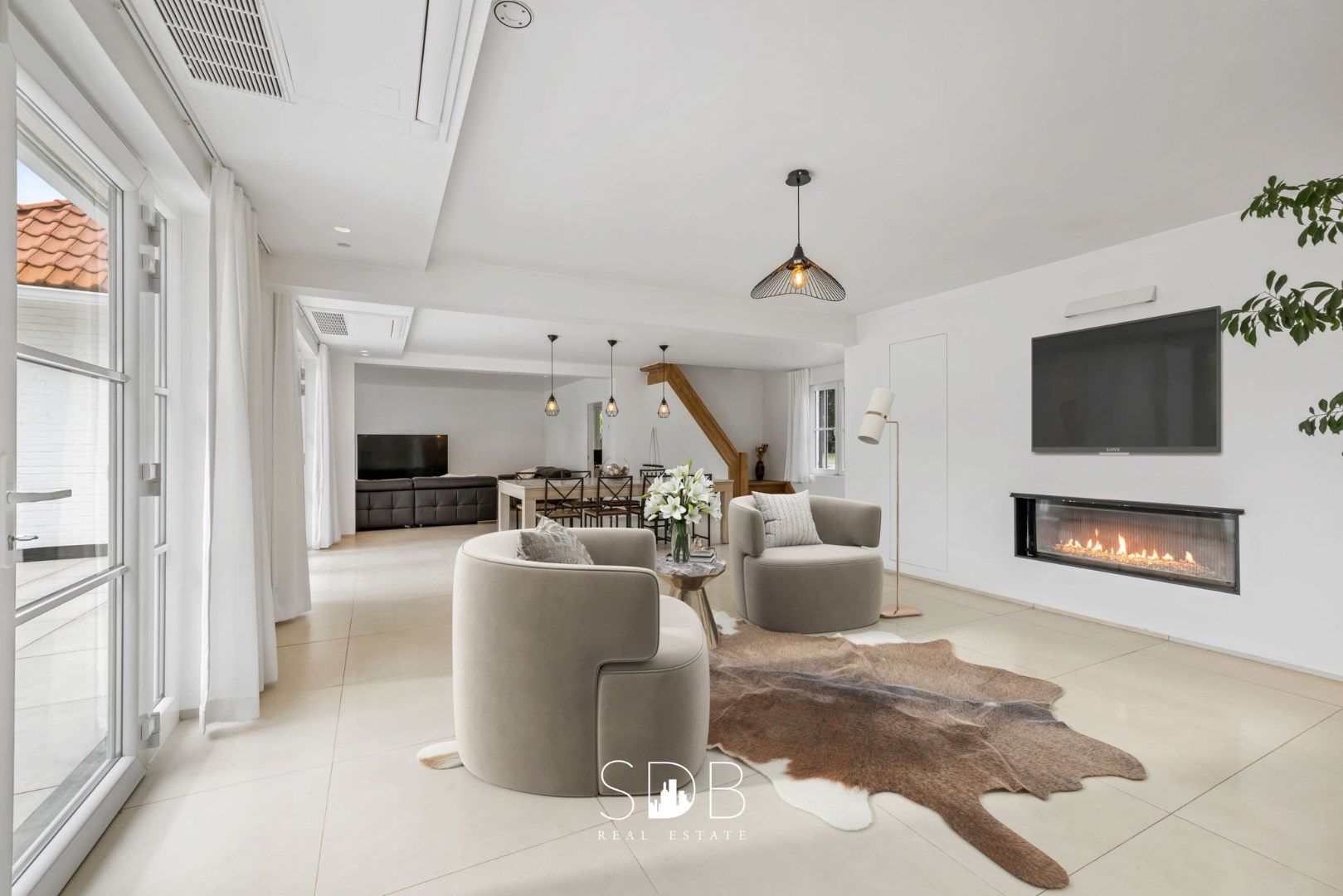 Prachtige villa met zwembad, paardenstallen, paddock en grasland op 1,3HA foto 13