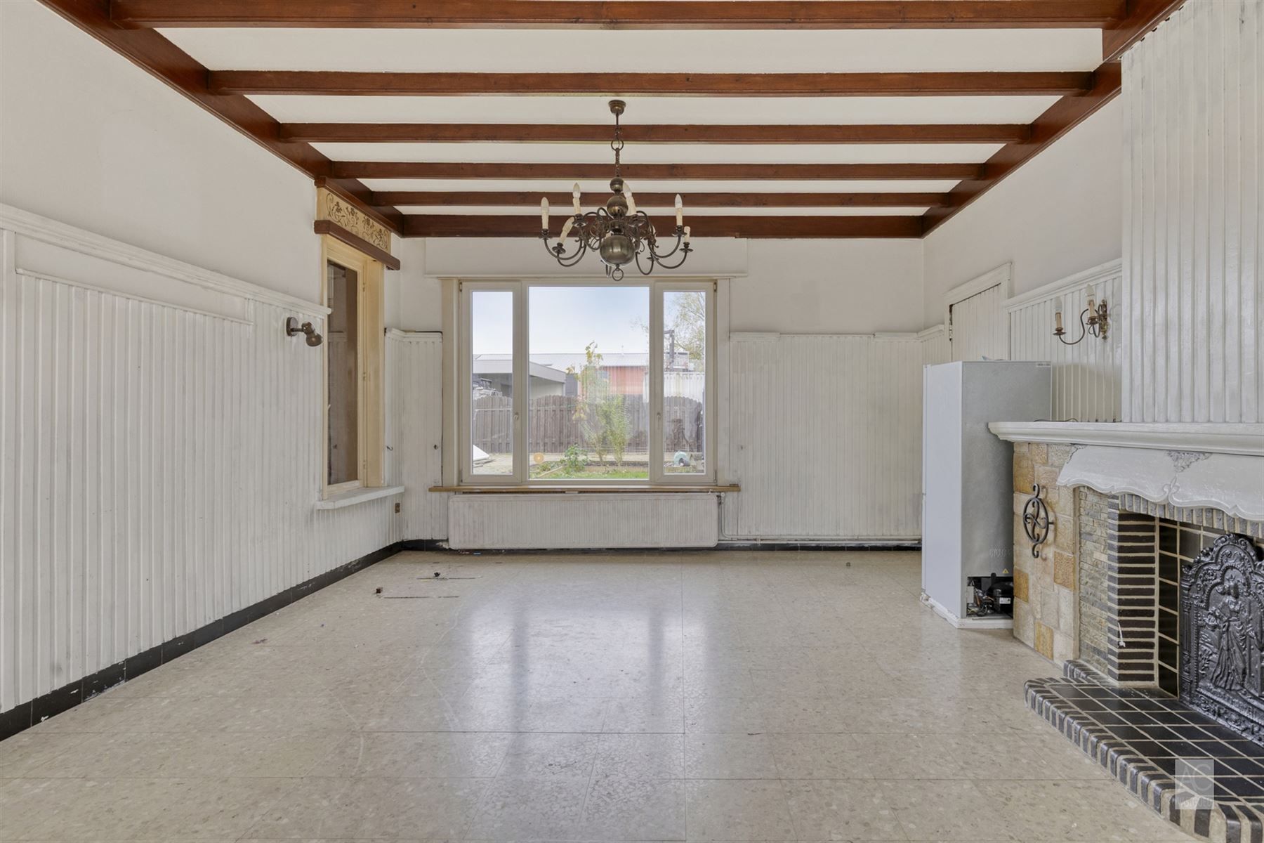 Vrijstaande woning met garage en zwembad foto 6