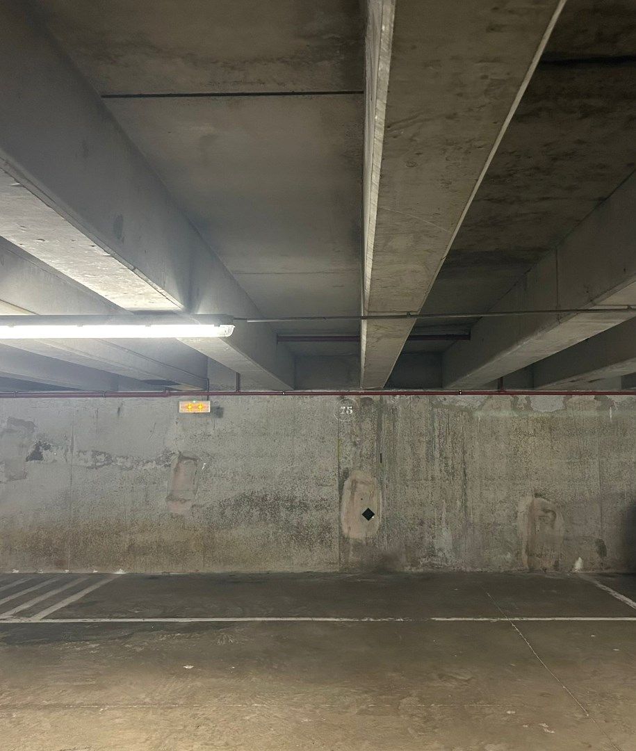 Ondergrondse autostaanplaats vlakbij Zeedijk foto 2
