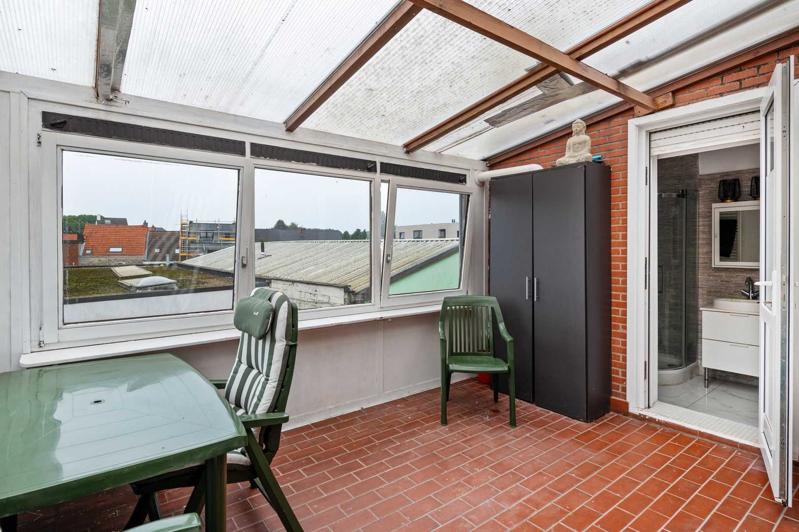 Superleuk en lichtrijk appartement met overdekt terras. foto 9