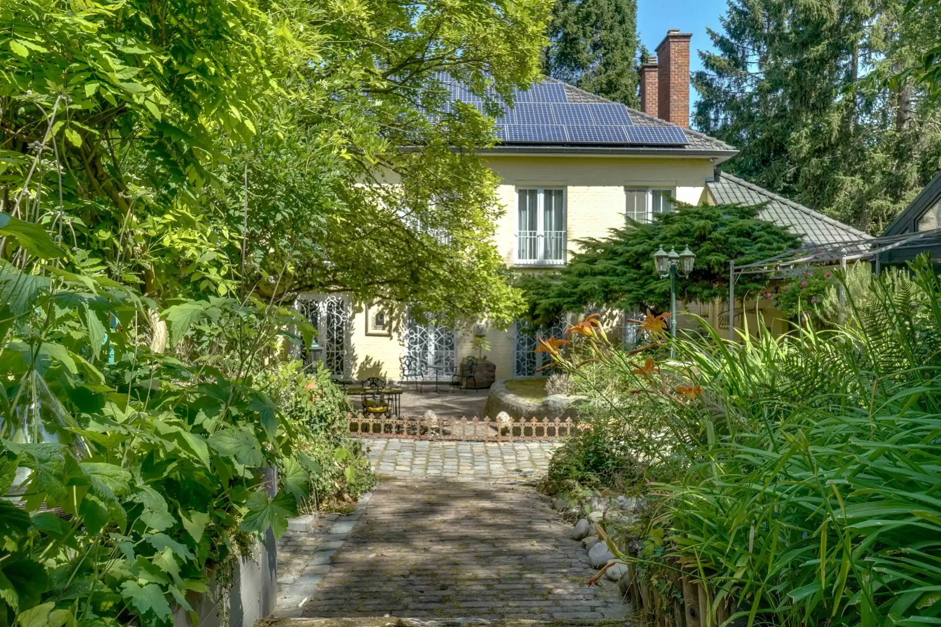 EXCLUSIEVE VILLA IN DOODLOPENDE STRAAT foto 5