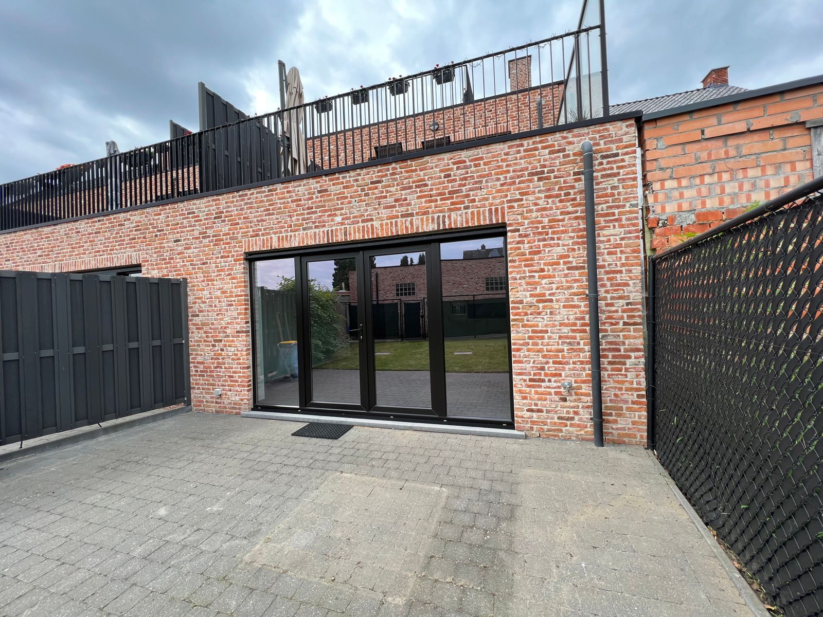 GLV app met 3slpk, tuin en parking foto 9