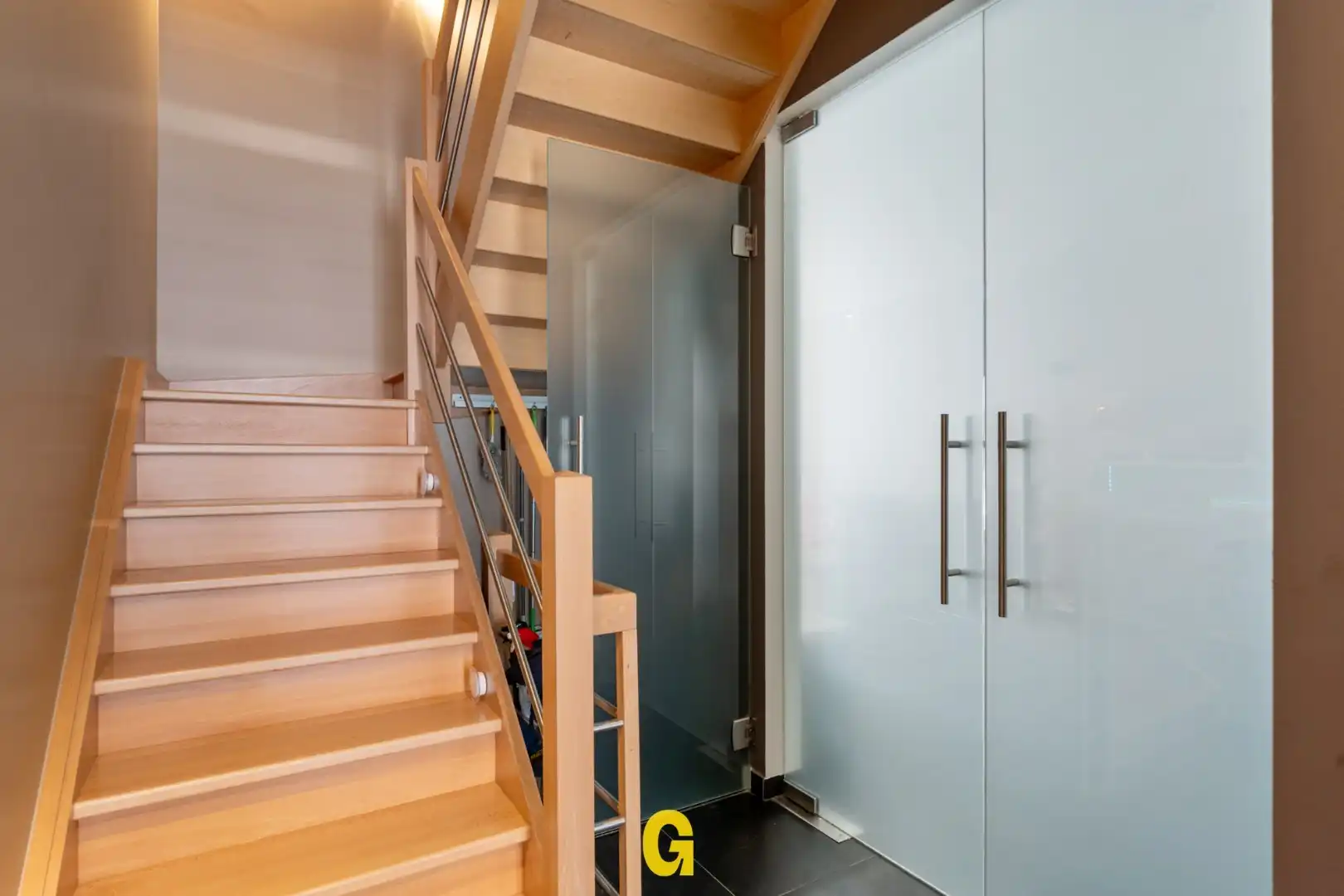Knap afgewerkt triplex appartement met 4 slaapkamers, 2 badkamers en standplaats met ruime kelderberging  foto 8