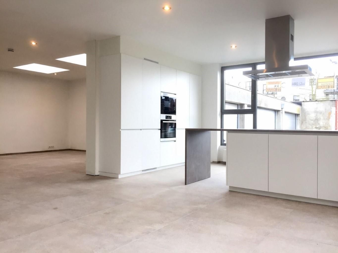 Ruim, verzorgd gelijkvloersappartement met terras en garage foto 6