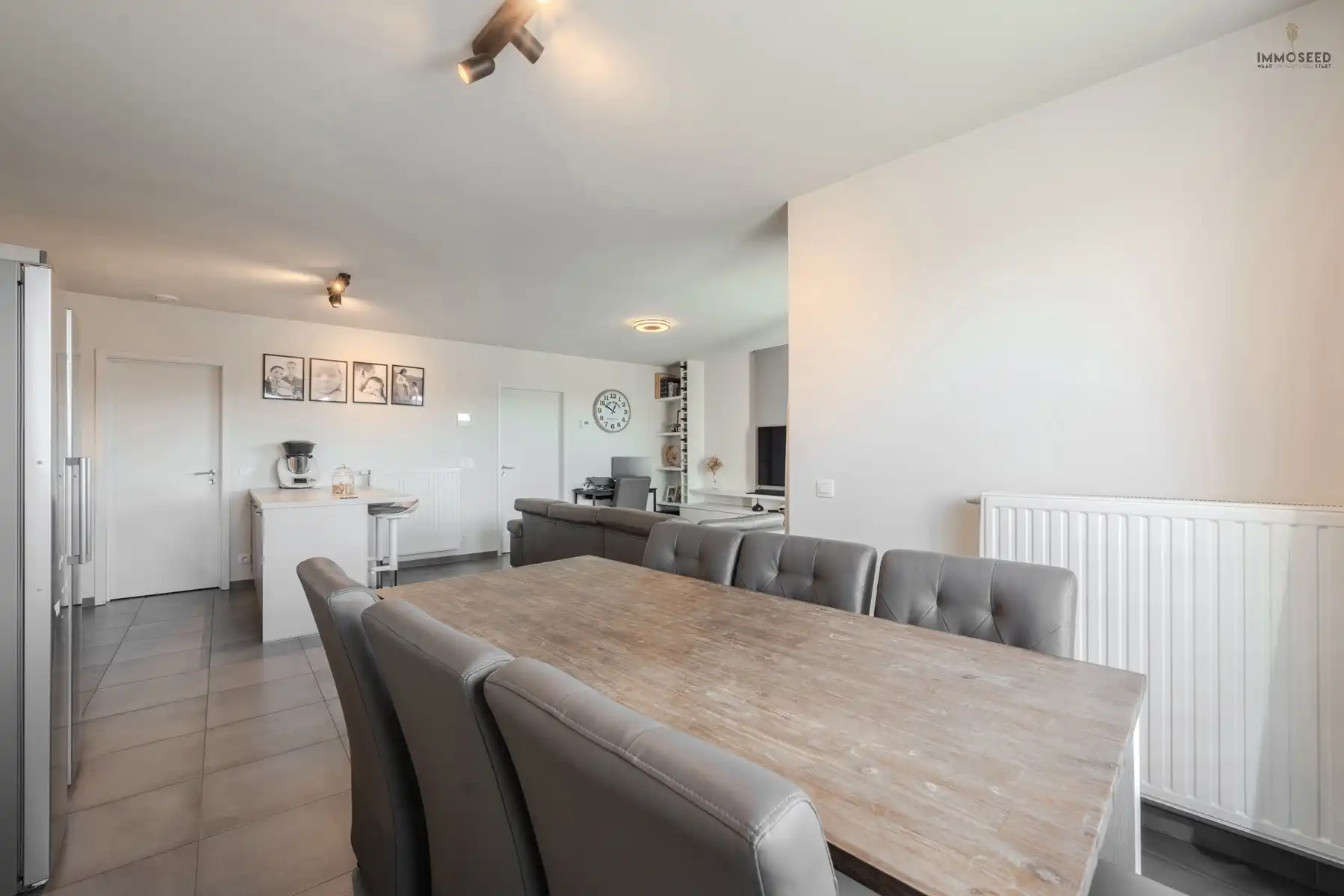Ruim 2-slaapkamerappartement met zonneterras en eigen autostaanplaats foto 4