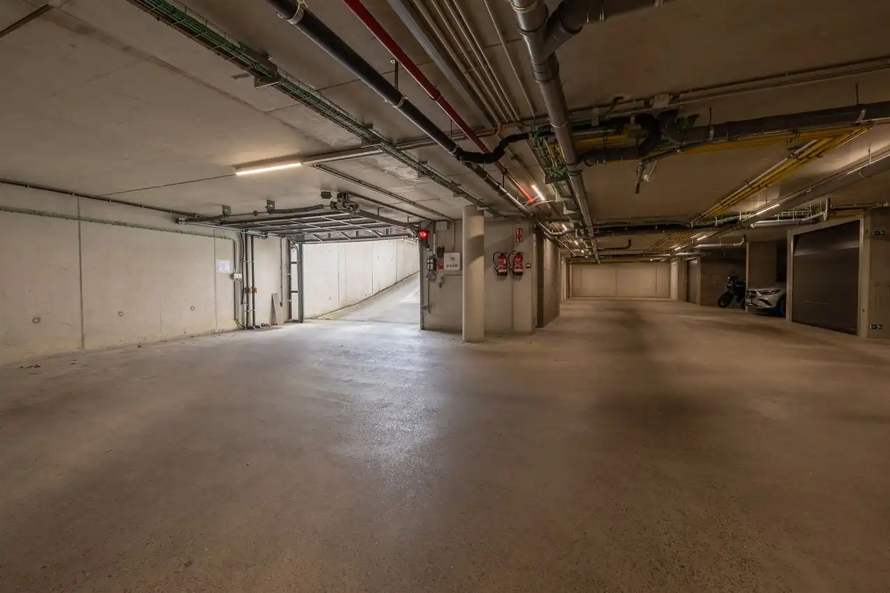 Ruime, zonnige penthouse met 2 slpk. en 2 ondergrondse autostaanplaatsen foto 25