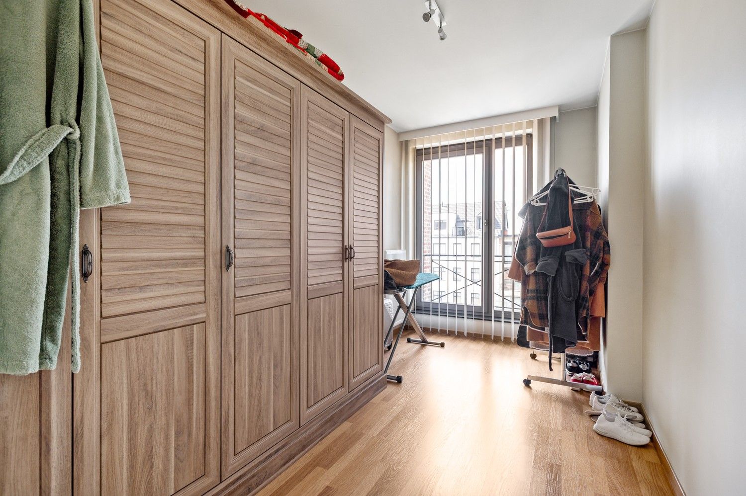 Instapklaar appartement met terras en 2 slaapkamers op centrale ligging in Wijnegem foto 11