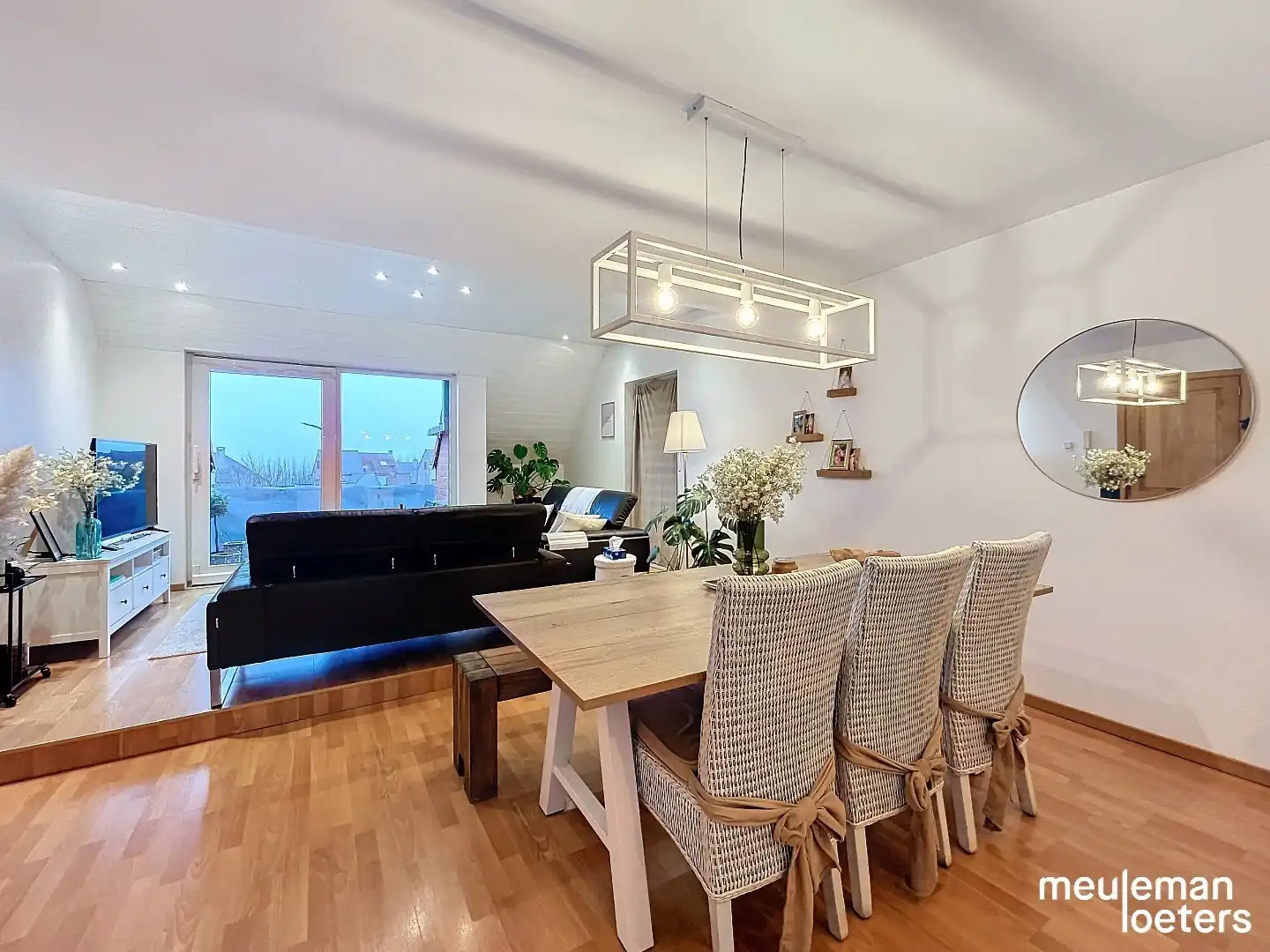 Lichtrijk appartement  met drie slaapkamers foto 6