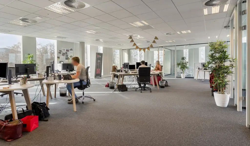 Gemeubelde kantoren met dienstverlening in Planet Business Center aan The Loop in Gent foto 7
