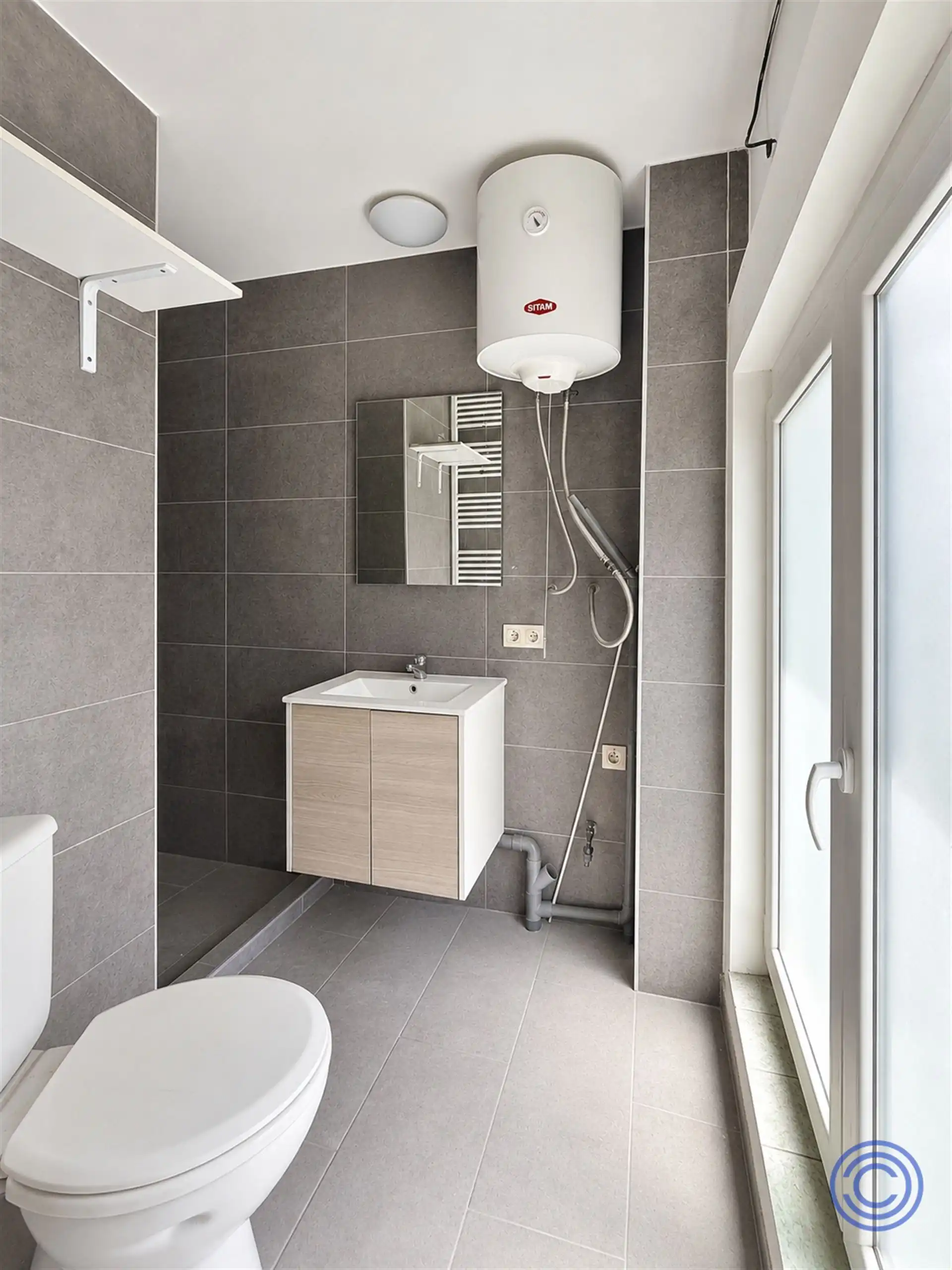 Licht op te frissen 1-slpk appartement in centrum Antwerpen! foto 7