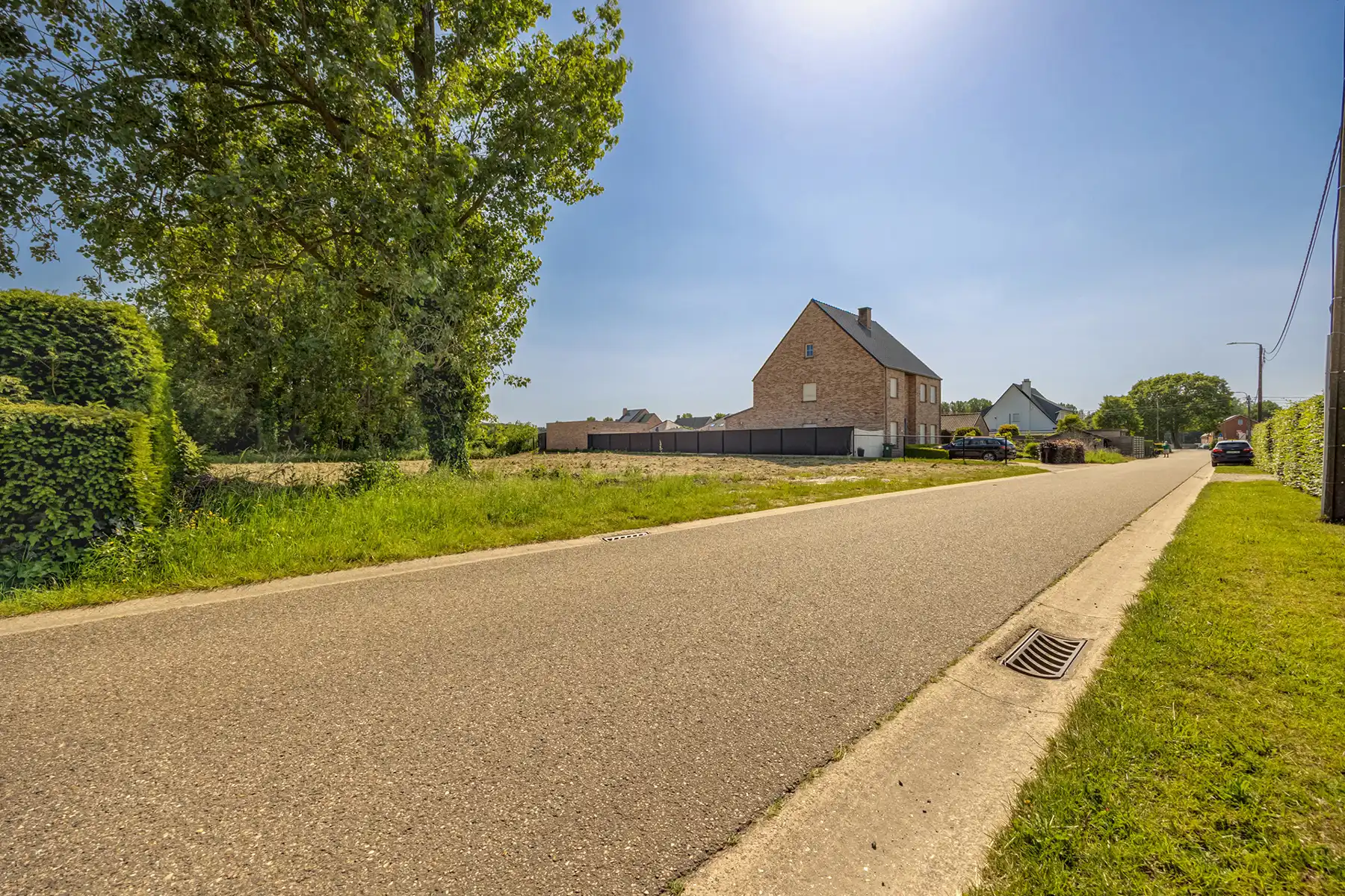 Royaal perceel met zuidoriëntatie, en uniek bouwpotentieel foto {{pictureIndex}}