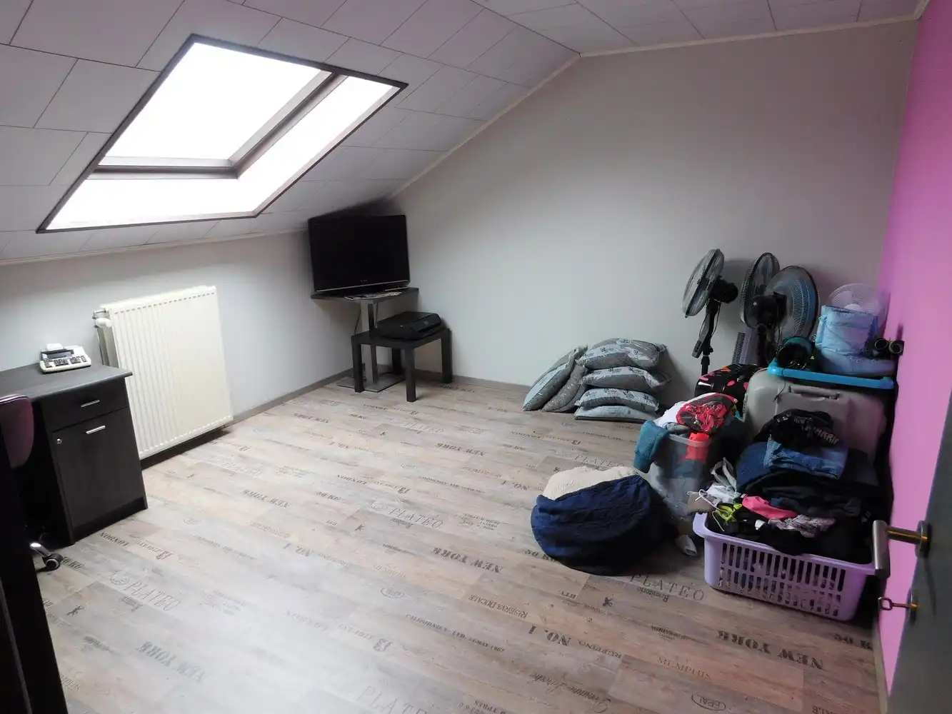 Zeer ruim dakapp 110m² met mooi zonnig terras, 2 slaapkamers en staanplaats foto 6