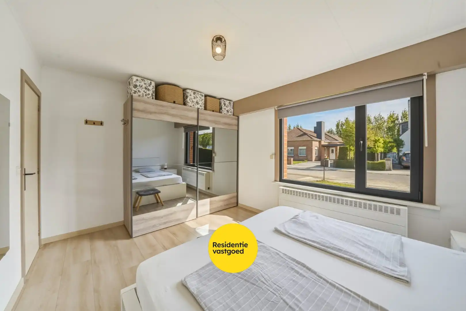 Instapklare ruime bungalow met zongerichte tuin in hartje Oudenburg! foto 15