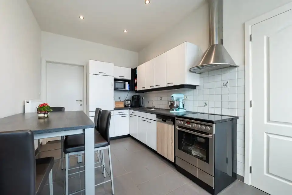 CHARMANTE GEZINSWONING MET 2 SLKS + MOGELIJKHEID TOT 3 SLKS IN HET LANDELIJKE GINGELOM foto 10