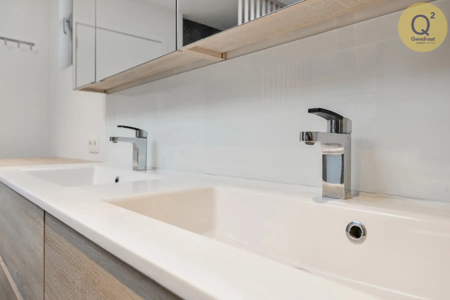 Gerenoveerde instapklare woning met grote tuin foto 26