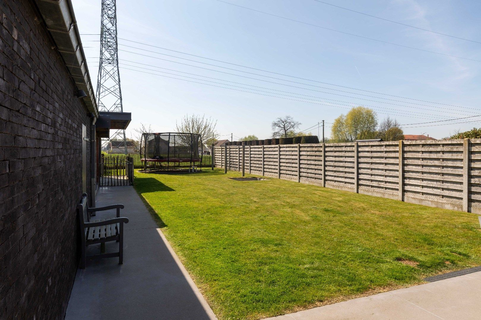 Vernieuwde energiezuinige alleenstaande woning met bijgebouwen  foto 22