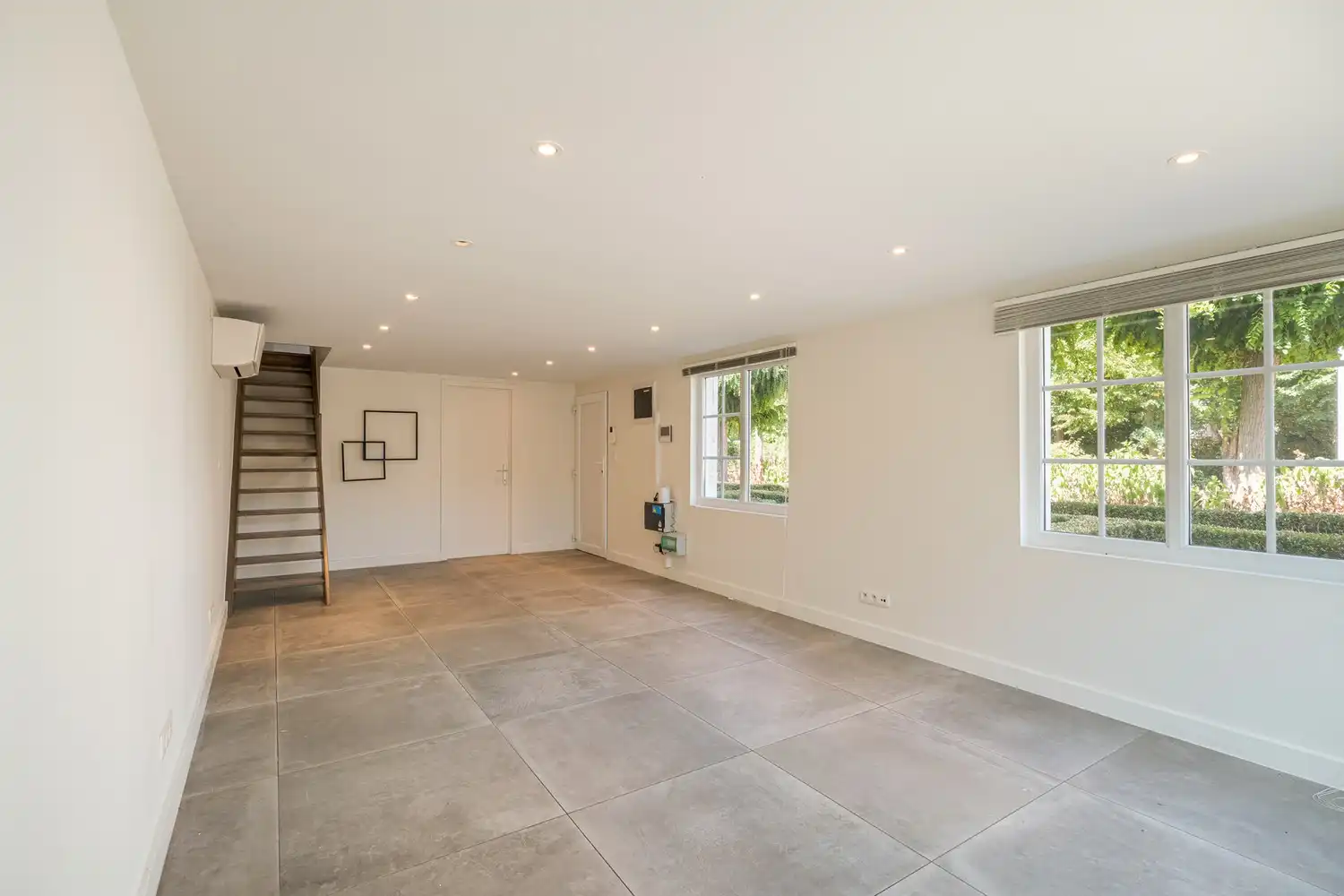 Exclusief wonen met zwembad, bijgebouw en uitzonderlijk veel ruimte foto 32