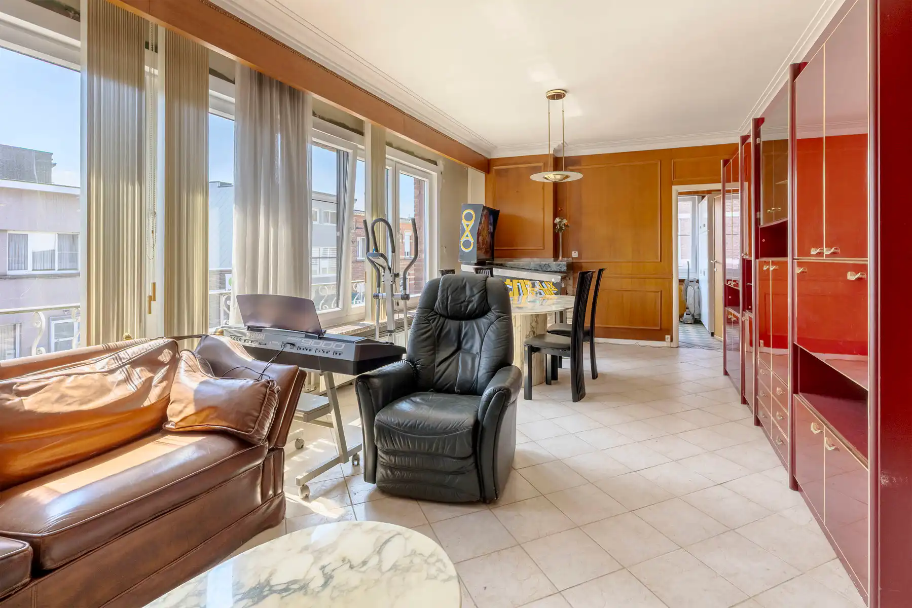 Te renoveren appartement met ruim magazijn/garage foto 13