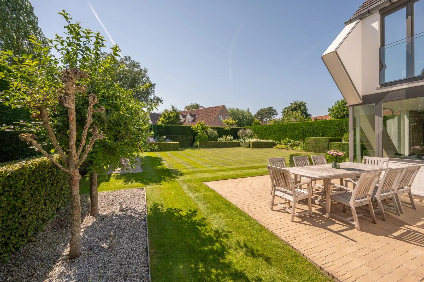 Vrijstaande villa, rustig gelegen in een aangename residentiële omgeving aan de rand van Knokke. foto 7