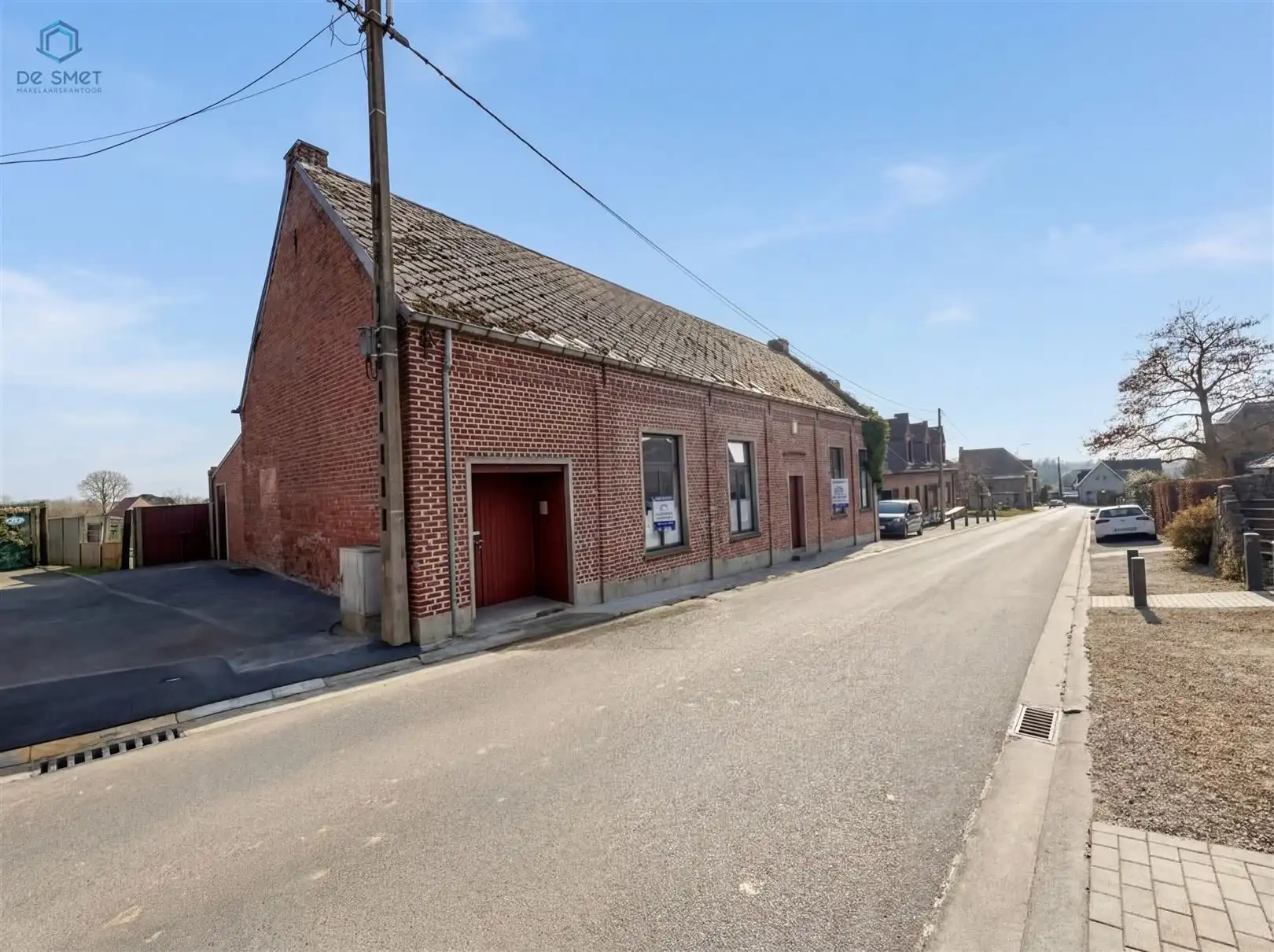 Te koop: Multifunctioneel gebouw voor culturele, recreatieve of sportieve activiteiten in Sint-Maria-Lierde (deelgemeente van Lierde) foto {{pictureIndex}}