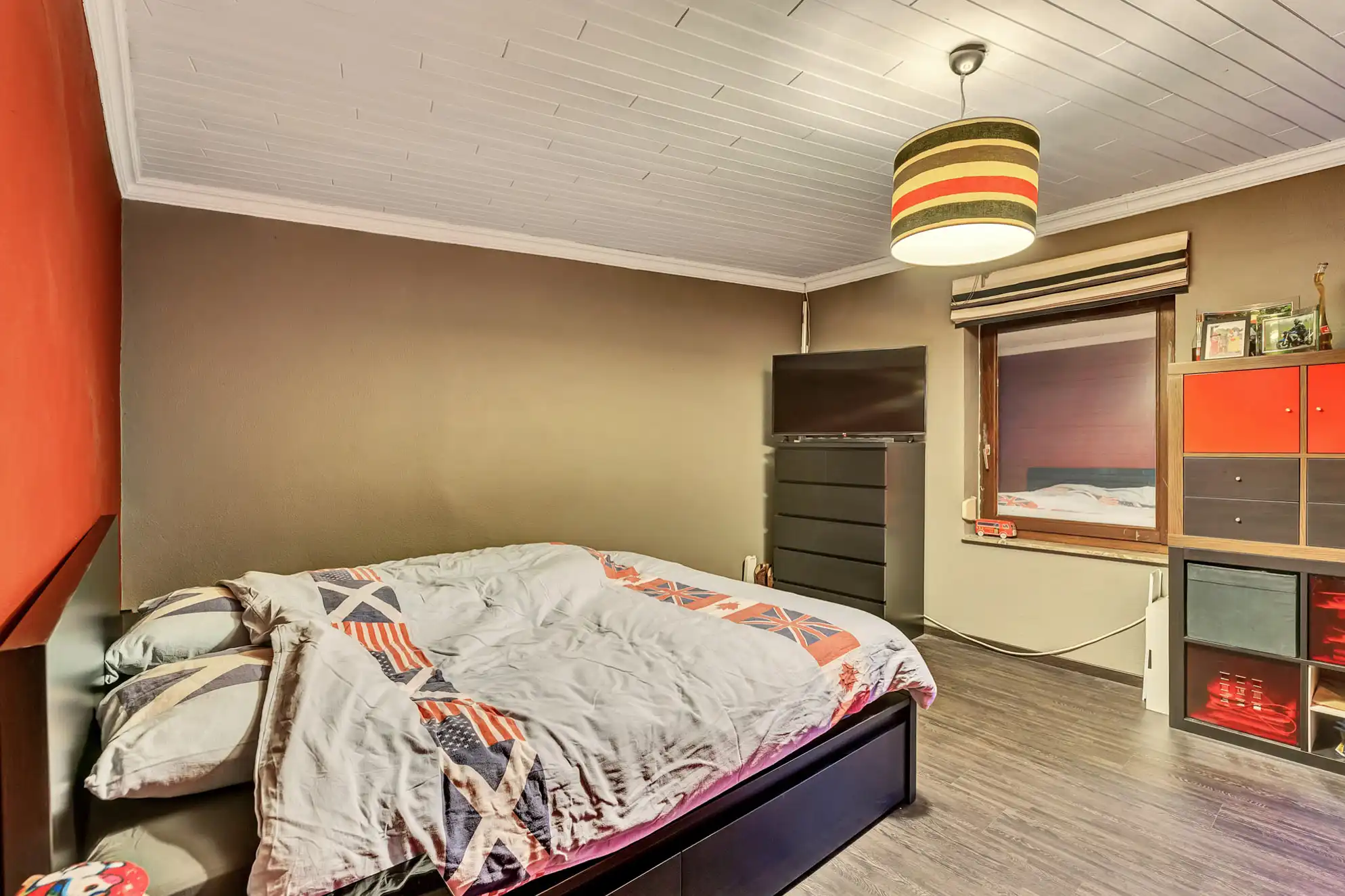 Gesloten bebouwing met 4 slaapkamers en tuin foto 13