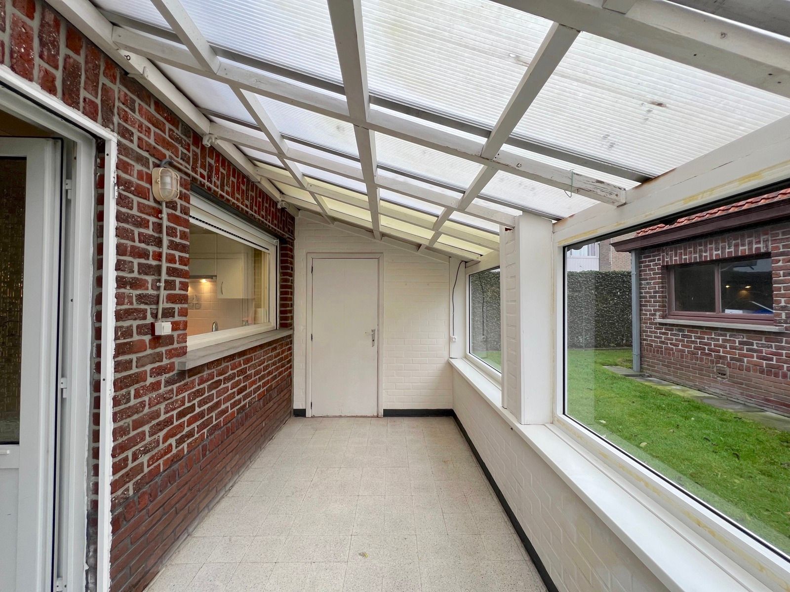 Vrijstaande woning met drie slaapkamers, tuin en garage foto 21