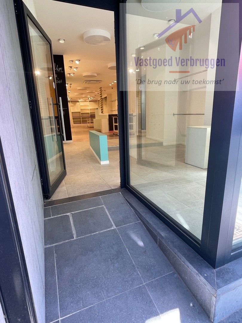 Commerciële winkelruimte op toplocatie aan interessante voorwaarden foto 3