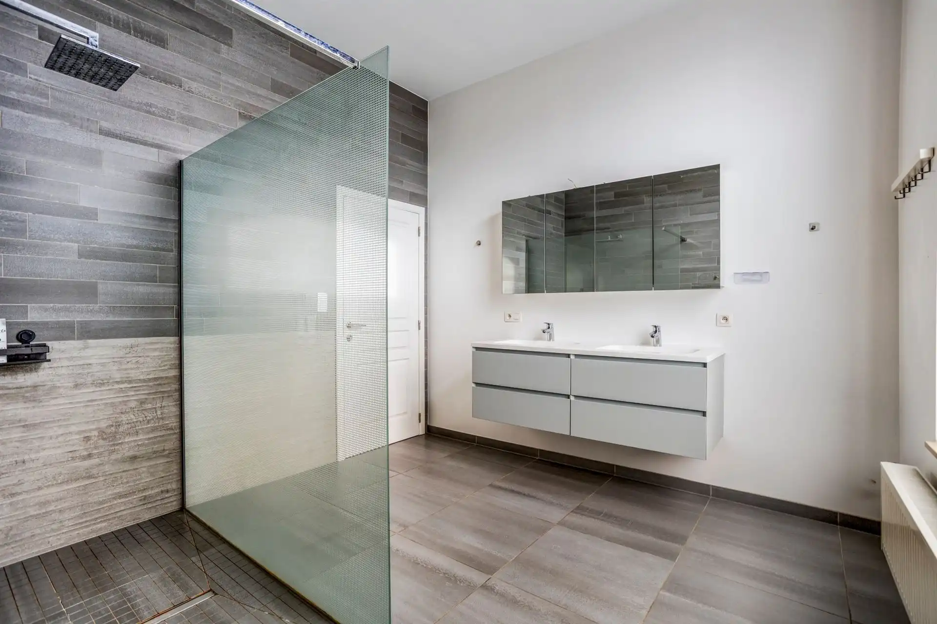 Volledig gerenoveerde en charmante stadswoning foto 12