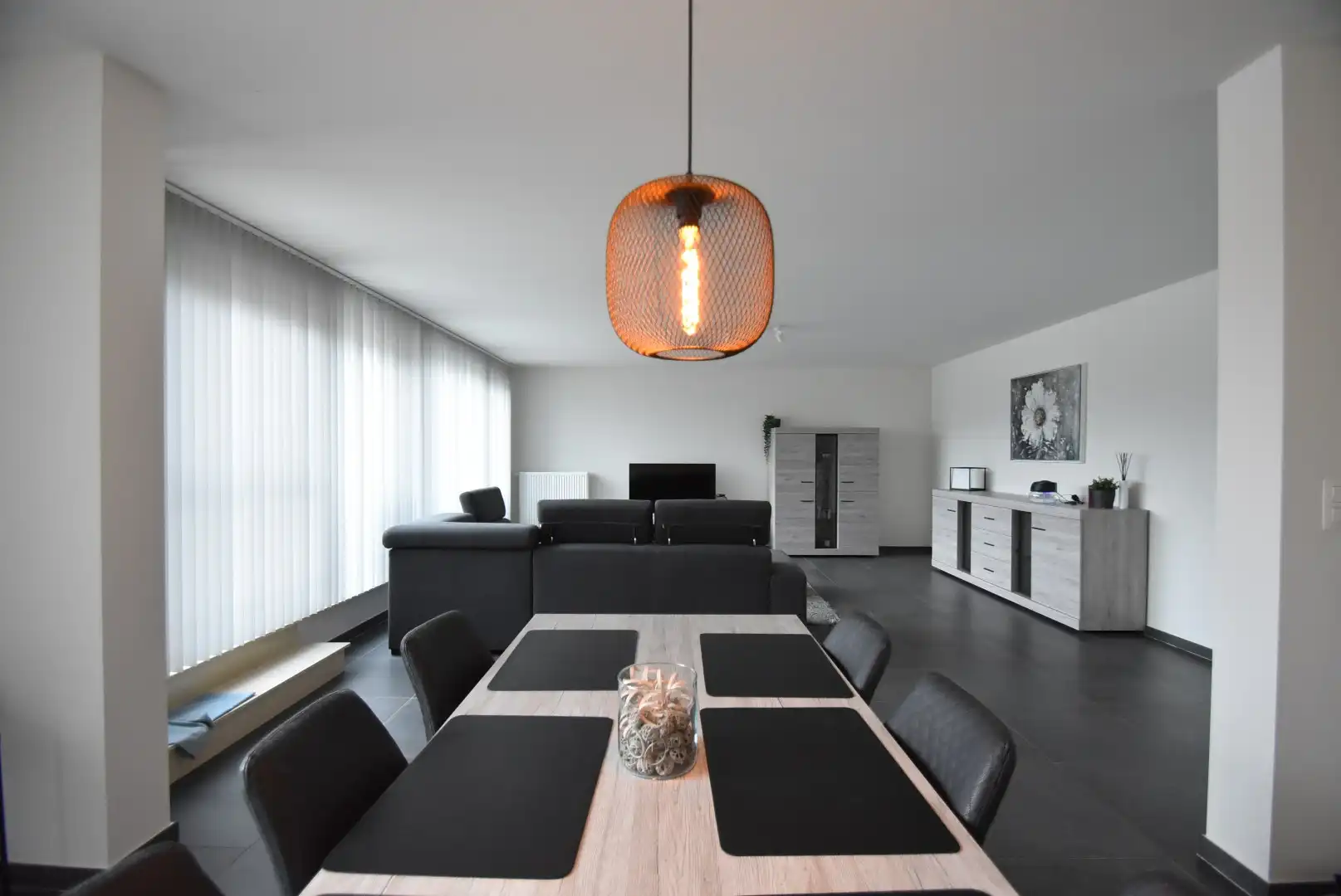 *** IN OPTIE **** Knap ingericht  en ruim appartement met 2 slaapkamers en groot terras foto 14