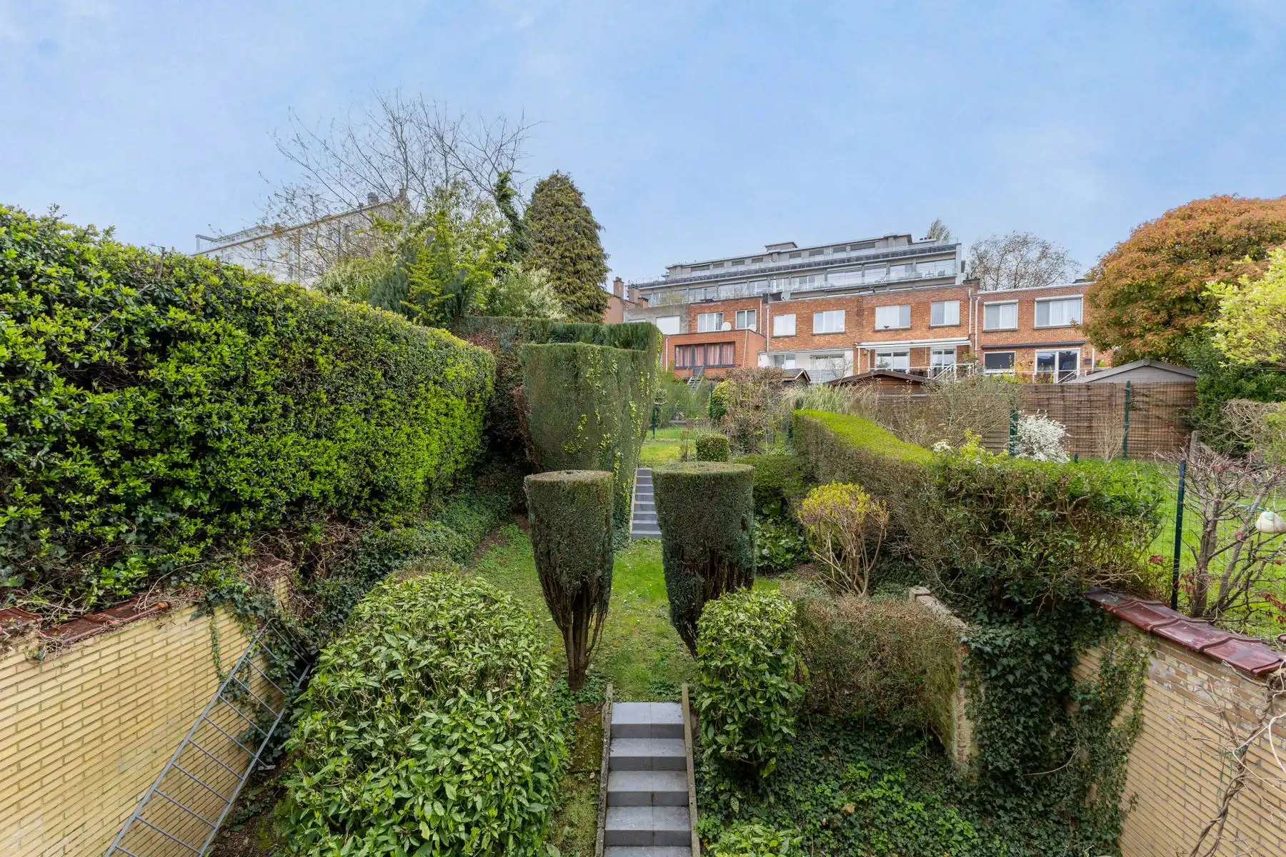 Residentieel gelegen woning met 5 slaapkamers en tuin foto 5