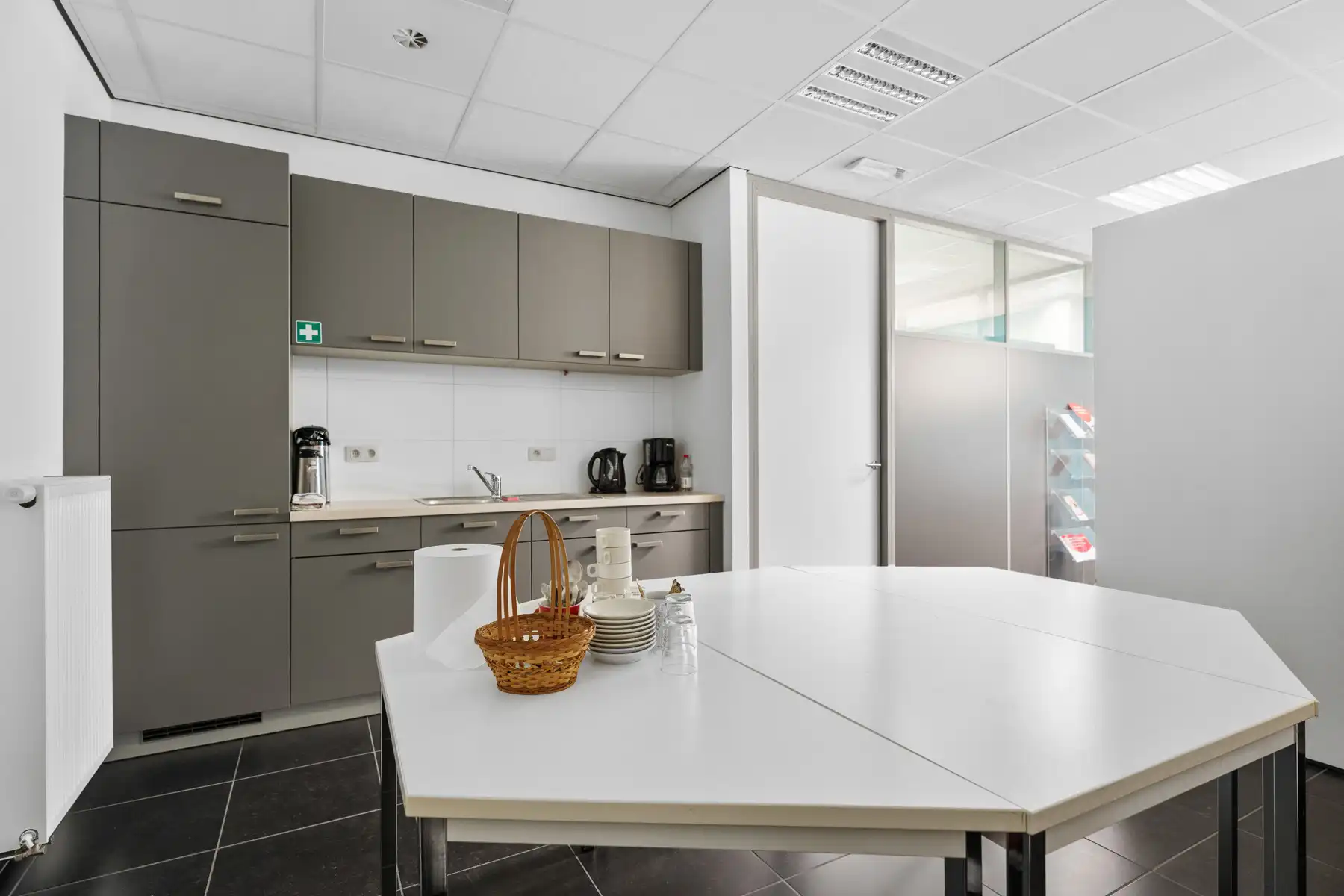 Handelspand/kantoorruimte op centrale ligging in Buggenhout foto 9